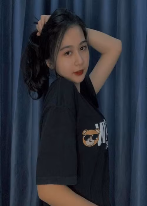 Bạn gái mới của Hoài Lâm sở hữu nhan sắc khá xinh đẹp. Ảnh: FB Kim Ngân