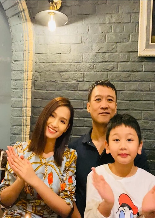 Lã Thanh Huyền chia sẻ trên Vietnamnet hồi tháng 6/2021 về cuộc hôn nhân hạnh phúc của mình: “Chúng tôi yêu nhau nhiều hơn, ngoài tình yêu là tình thương và là sự gắn bó nữa. Anh luôn quan tâm và yêu thương tôi như thuở ban đầu. Anh chăm sóc tôi và con, hay có những cử chỉ ân cần với vợ. Công việc của anh bận nhưng khi có thời gian anh sẽ vào bếp để làm những món ăn rất ngon cho 2 mẹ con”.