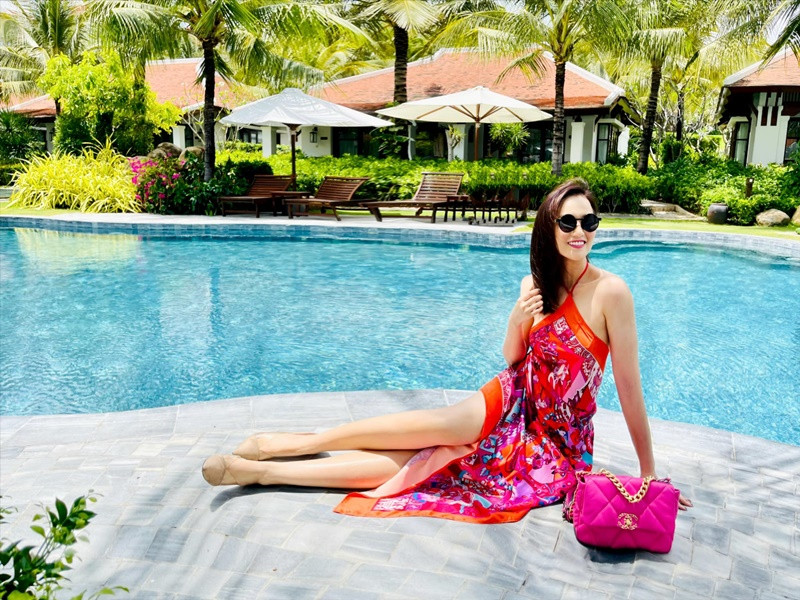 Nữ diễn viên sở hữu vóc dáng thon gọn với vòng một đẫy đà.