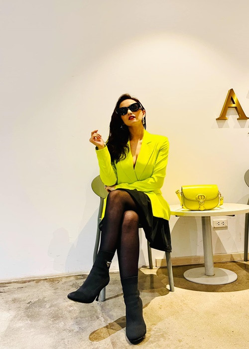 Khi được hỏi về bí quyết làm đẹp, Lã Thanh Huyền bật mí: “Bí quyết đơn giản thôi, đó là cách làm việc khoa học, chế độ dinh dưỡng, nghỉ ngơi hợp lý. Tôi còn tập yoga để duy trì sắc vóc nữa, để được đẹp thì cần phải chăm sóc thôi”.