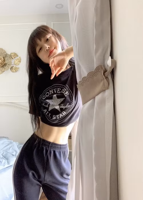 Cô từng nặng 36kg. Han Sara chia sẻ, cô sụt cân mất kiểm soát do gặp áp lực từ việc bị người thân than phiền rất nhiều vì cho rằng cô nhịn ăn ép cân, ảnh hưởng không tốt đến sức khỏe.