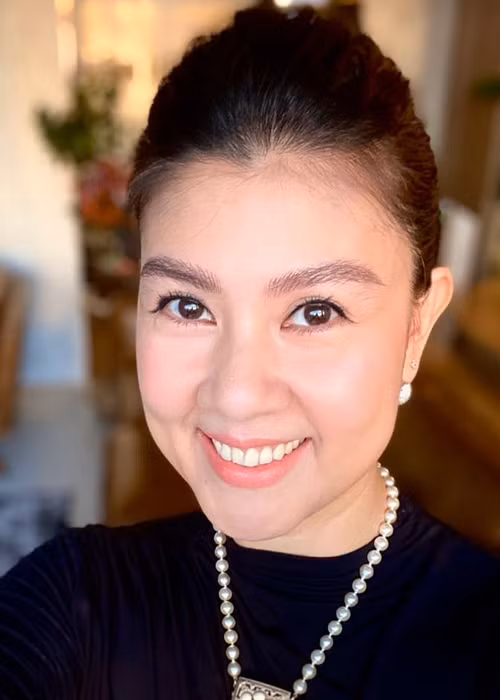 Kim Thư nhắn nhủ các chủ nợ của Phước Sang: “Thứ nhất, tôi và anh Lưu Phước Sang đã ly dị nhiều năm nay, không liên quan đến bất cứ công việc cũng như cuộc sống nợ nần của vợ chồng anh ấy. Thứ hai, tôi và hai con không dính líu gì đến cuộc đời người đó, nên hãy để mẹ con tôi đứng ngoài các cuộc truy sát, đòi nợ, đe dọa tính mạng, việc làm ăn”. Ảnh: FB Kim Thư