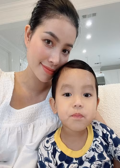 Hoa hậu Hoàn vũ Việt Nam 2015 sang Mỹ cách đây hơn 3 năm. Đến nay, người đẹp chưa về Việt Nam.