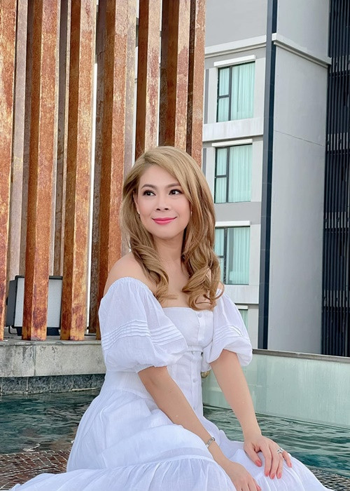 Trang phục trễ vai được Thanh Thảo yêu thích ở đời thường.