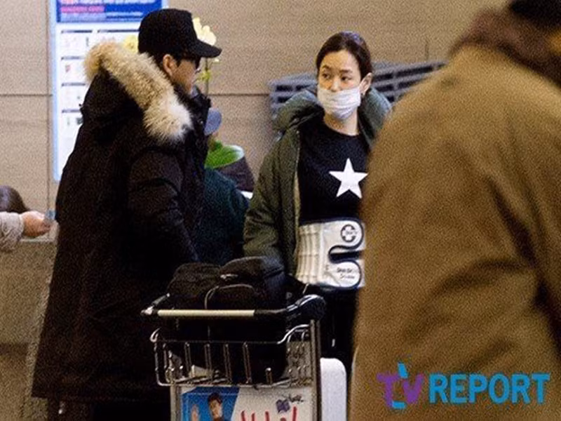 Năm 2019, tin đồn Honey Lee chia tay Yoon Kye Sang rộ lên khi cô đăng tải status buồn bã về một người bất ngờ đổi thay. Ảnh: TV Report