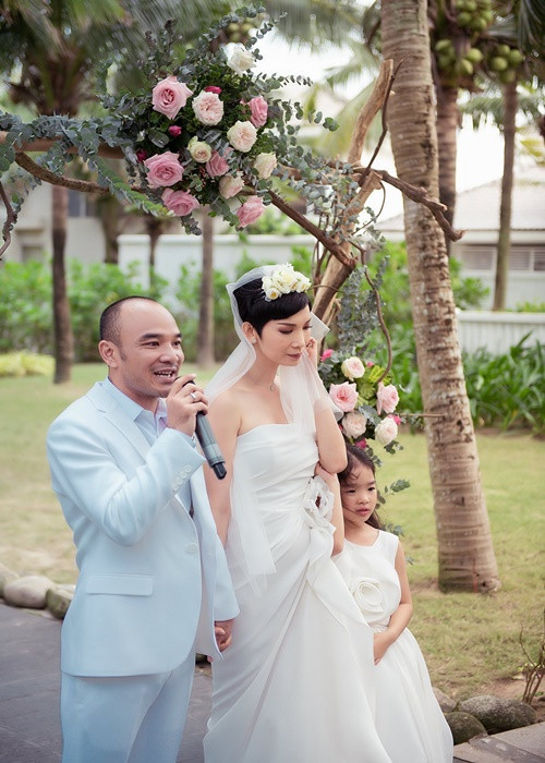 Ông xã của Xuân Lan hết mực yêu chiều vợ con. Ảnh: FB Xuân Lan