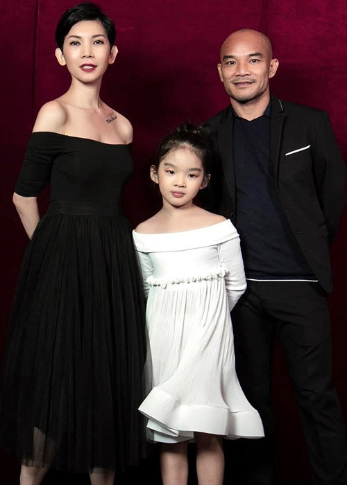 Mỗi khi xuất hiện bên Xuân Lan, Ngọc Lâm ăn mặc đồng điệu với vợ. Ảnh: FB Ngọc Lâm