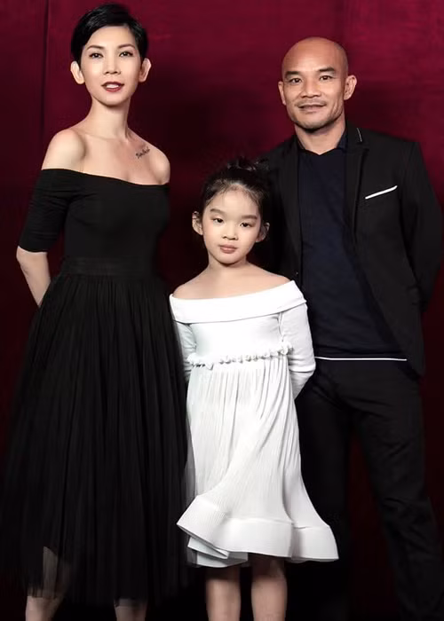 Mỗi khi xuất hiện bên Xuân Lan, Ngọc Lâm ăn mặc đồng điệu với vợ. Ảnh: FB Ngọc Lâm