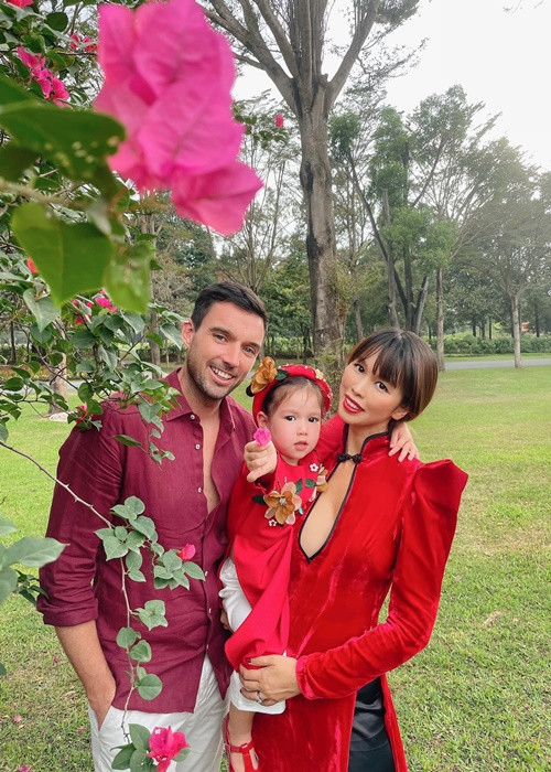 Olly và Hà Anh có một cô con gái sinh năm 2018 tên Myla. Ảnh: FB Hà Anh