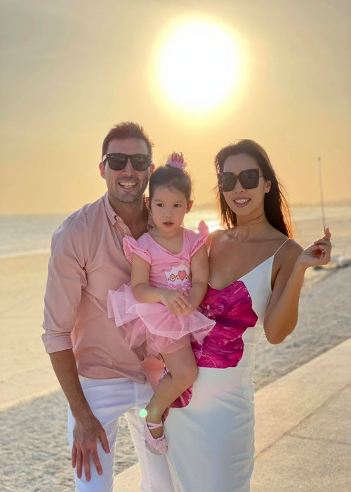 Vợ chồng Hà Anh thường xuyên đưa con gái đi du lịch. Ảnh: FB Hà Anh