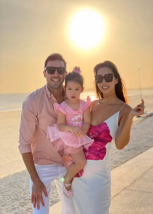 Vợ chồng Hà Anh thường xuyên đưa con gái đi du lịch. Ảnh: FB Hà Anh