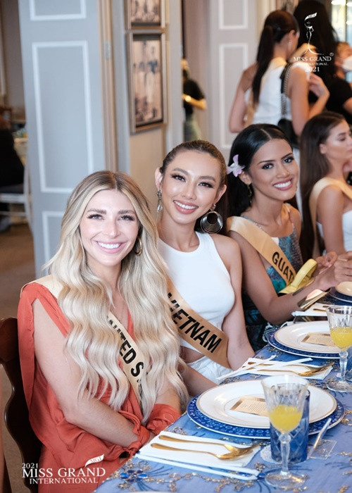 Đại diện Việt Nam đang thể hiện khá tốt tại cuộc thi về khả năng tiếng Anh và phong cách thời trang. Ảnh: Miss Grand International