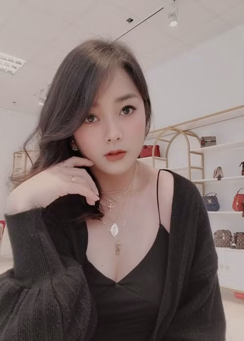 Lệ Quyên chia sẻ, khi kết thúc bộ phim “Phố trong làng”, cô sẽ quay trở lại với công việc ở Nhà hát Tuổi Trẻ Việt Nam.