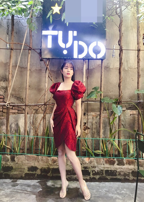 Nữ diễn viên từng tham gia phim "Những cánh hoa trước gió", "Sát thủ online", "Lựa chọn cuối cùng", “Khi người đàn ông góa vợ bật khóc”, “Chôn nhời”.