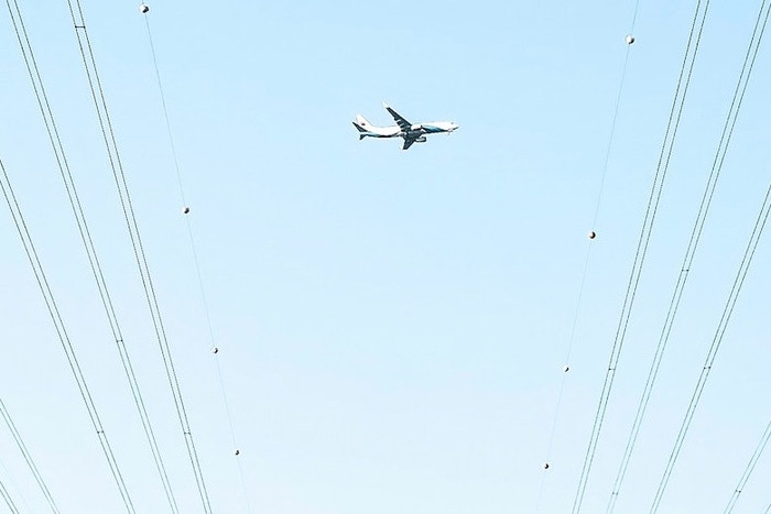 Đây là lý do người ta lại đặt những quả bóng trên cáp điện cao thế Day la ly do nguoi ta lai dat nhung qua bong tren cap dien cao the