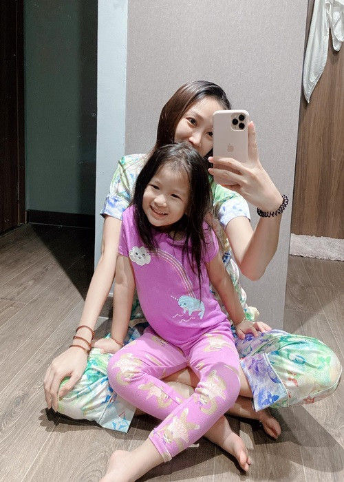 Yến Phương và Lam Trường đưa con gái về Việt Nam để cho con gần gũi ông bà nội, ông bà ngoại và gia đình 2 bên.