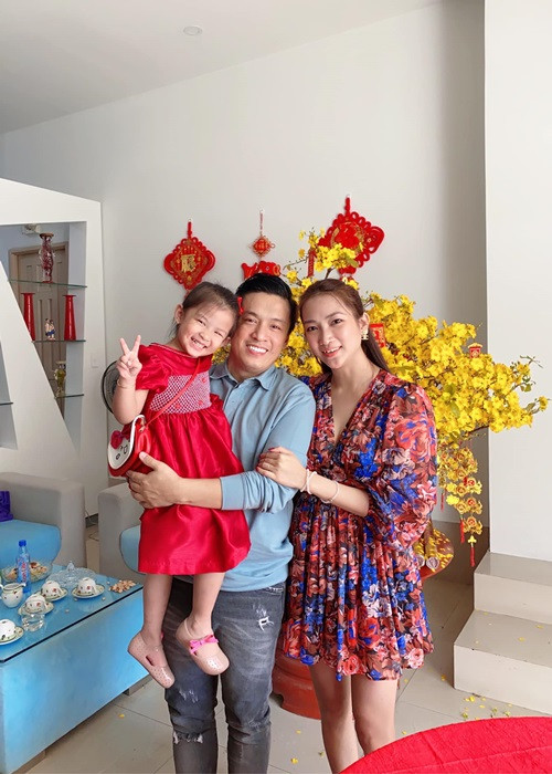 Hôn nhân của Lam Trường và Yến Phương cũng có sóng gió. Trong cuộc phỏng vấn với Vietnamnet năm 2020, Yến Phương hé lộ vợ chồng cô từng xảy ra mâu thuẫn gay gắt tới mức cô bỏ về nhà mẹ đẻ. Vì cùng nóng tính nên khi xảy ra cãi vã, cả hai cố tránh mặt nhau để không nói những lời gây tổn thương cho đối phương.