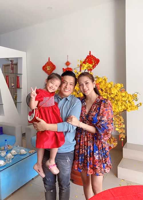 Hôn nhân của Lam Trường và Yến Phương cũng có sóng gió. Trong cuộc phỏng vấn với Vietnamnet năm 2020, Yến Phương hé lộ vợ chồng cô từng xảy ra mâu thuẫn gay gắt tới mức cô bỏ về nhà mẹ đẻ. Vì cùng nóng tính nên khi xảy ra cãi vã, cả hai cố tránh mặt nhau để không nói những lời gây tổn thương cho đối phương.