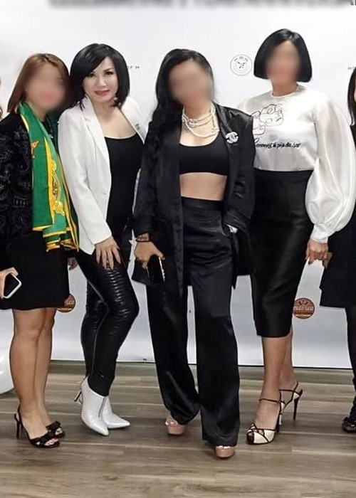 Nữ ca sĩ hải ngoại trẻ trung không kém cạnh các đàn em.