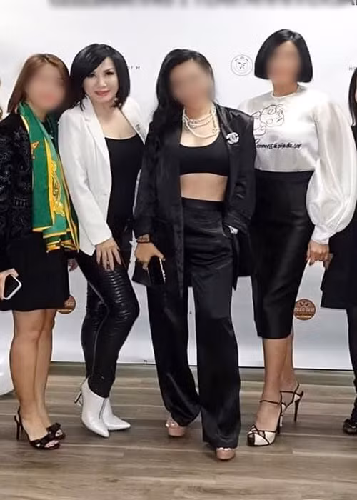 Nữ ca sĩ hải ngoại trẻ trung không kém cạnh các đàn em.