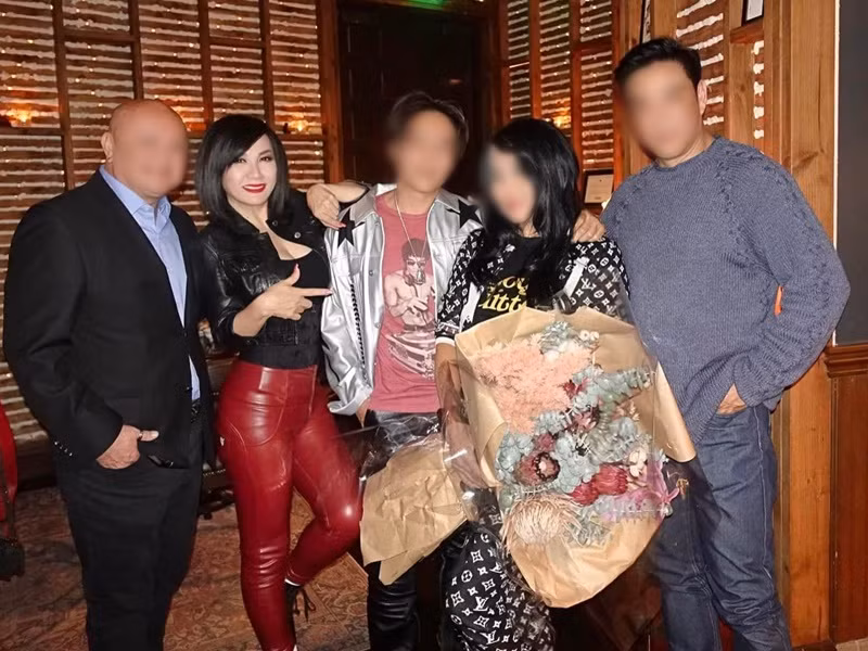 Nữ ca sĩ hải ngoại được khen ngày càng trẻ đẹp.