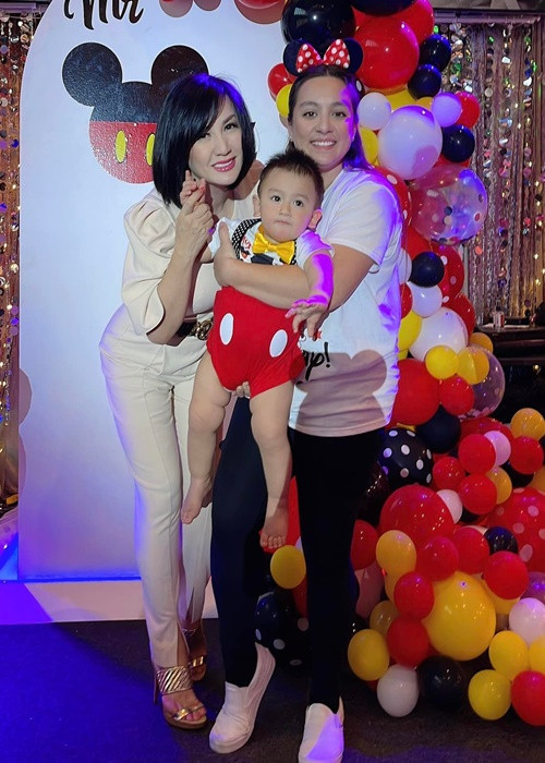 Gần đây, ngoài thời gian dành cho các con trai, Trizzie Phương Trinh dành sự quan tâm đặc biệt cho gia đình của Wendy Phạm - con gái của cố ca sĩ Phi Nhung.