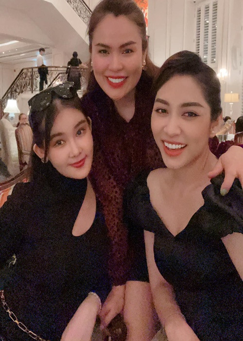 2 hoa hậu Thu Thảo và Ngân Anh có mối quan hệ khá thân thiết dù trước đây, Thu Thảo từng không đánh giá cao Ngân Anh vào thời điểm giành vương miện Hoa hậu Đại dương. Ảnh: FB Phương Lê