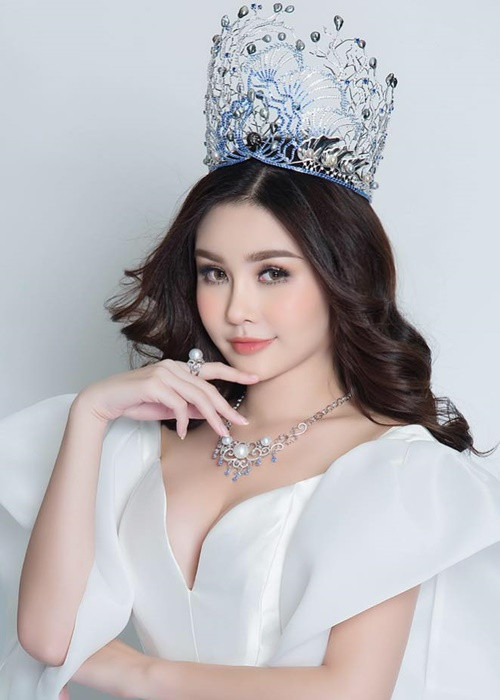 Vào thời điểm đăng quang, Ngân Anh đối diện nhiều lời chê bai nhan sắc. Người đẹp cho biết, thời gian đầu, cô buồn, ấm ức nhưng sau này quen dần. “Bây giờ nhìn lại, tôi không còn thấy sợ những tổn thương. Tôi hiểu chuyện nhan sắc mỗi người có một cảm quan riêng, không thể bắt người ta khen hay chê mình được”, Ngân Anh chia sẻ trên Vietnamnet. Ảnh: FB Ngân Anh