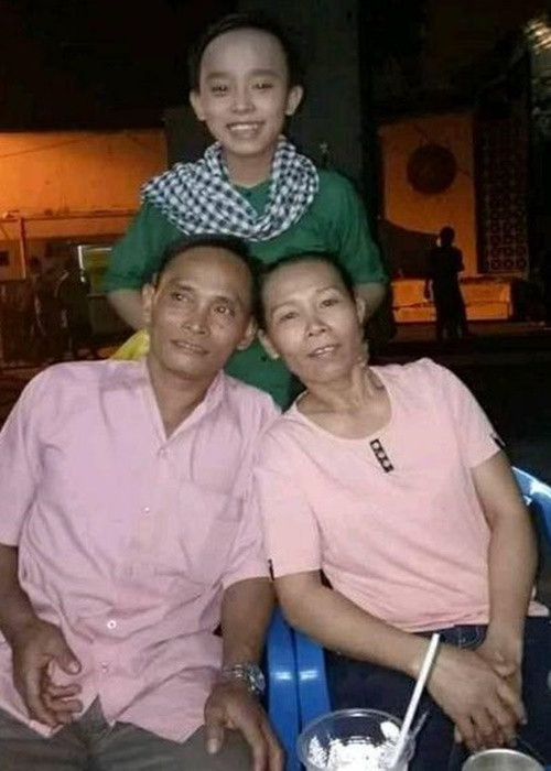 “Nhiều năm qua, chị tôi và các cháu ở quê, bố làm ở quán chay, còn tôi cùng mẹ ruột ở nhà với mẹ Phi Nhung. Nếu mua được một ngôi nhà, cả gia đình tôi sẽ gần gũi nhau hơn”, Hồ Văn Cường trải lòng trong cuộc phỏng vấn với Zing vào tháng 3/2021. Ảnh: Vietnamnet