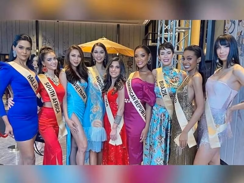 Thùy Tiên đọ sắc cùng dàn đối thủ sau khi nhận sash. Ảnh: FB Thùy Tiên