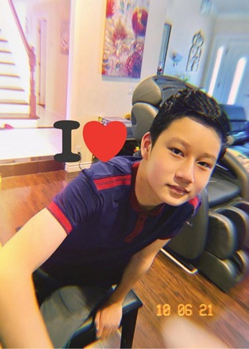  Bảo Nam càng lớn càng giống bố.