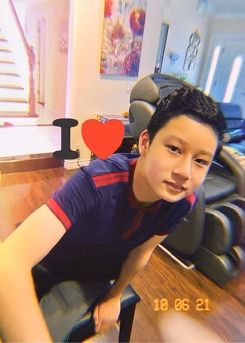  Bảo Nam càng lớn càng giống bố.