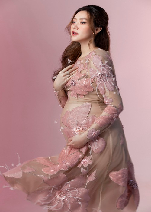 “Sau nhiều tháng ấp ủ, San cũng có thể ghi lại những khoảnh khắc này như là cột mốc đặc biệt giúp San có thể ghi nhớ về ngày mình được thượng đế ban tặng "món quà" ý nghĩa này”, cô nói.