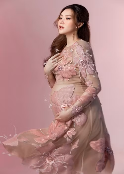 “Sau nhiều tháng ấp ủ, San cũng có thể ghi lại những khoảnh khắc này như là cột mốc đặc biệt giúp San có thể ghi nhớ về ngày mình được thượng đế ban tặng "món quà" ý nghĩa này”, cô nói.