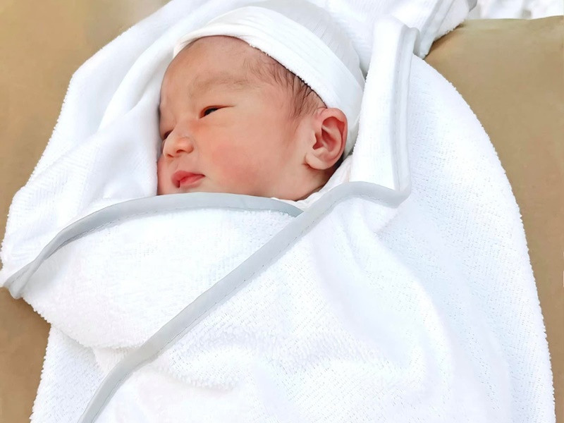 Con trai của Bảo Thy và doanh nhân Phan Lĩnh vô cùng kháu khỉnh.