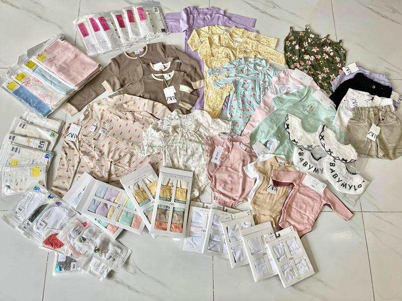 Nữ diễn viên khoe, khi mang bầu lần 2, cô sắm nhiều đồ đôi cho các con.