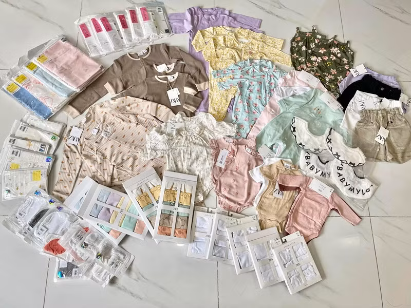 Nữ diễn viên khoe, khi mang bầu lần 2, cô sắm nhiều đồ đôi cho các con.