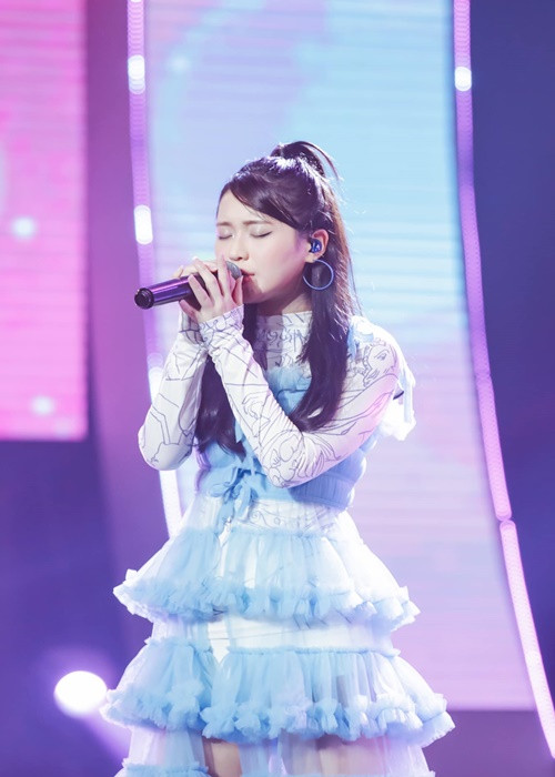 Trước Giọng hát Việt 2017, Han Sara được giới trẻ yêu thích bởi những bản cover các bài hát trên kênh Youtube. Ảnh: Fanpage Han Sara