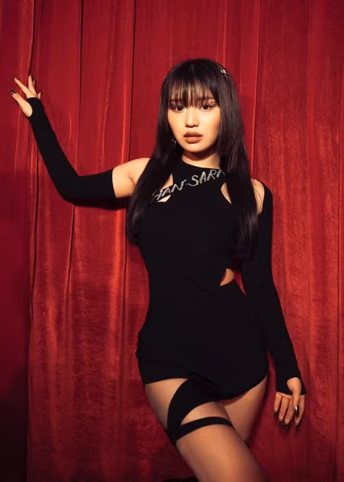 Trước sự phản ứng gay gắt từ phía khán giả, giọng ca 10X xin lỗi: “Sara nghĩ như vậy là vui nhưng thực sự không biết mình đã làm cho mọi người khó chịu và không vui khi xem chương trình vì những phản ứng mất kiểm soát của bản thân như vậy. Lỗi lần này là do Sara". Ảnh: Fanpage Han Sara