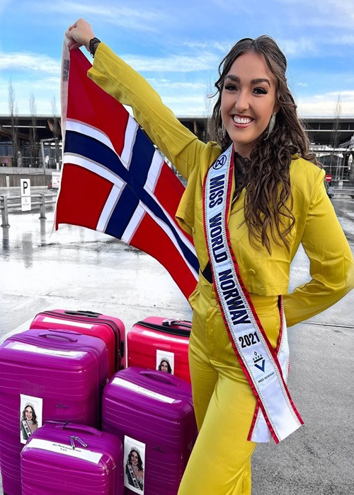 Đại diện Na Uy tươi tắn trong ngày lên đường thi đấu. Ảnh: Missosology