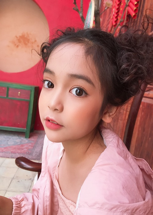 Diệp Anh sở hữu gương mặt xinh như thiên thần với đôi mắt to tròn, đen láy và đôi môi chúm chím. Ảnh: FB Chu Diệp Anh