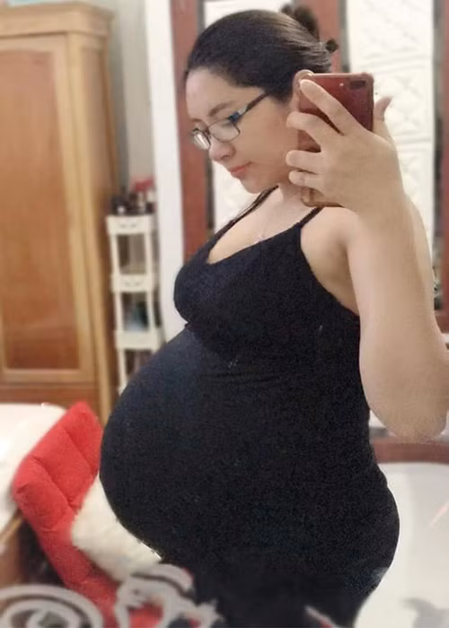 Gần đây, Hoa hậu Đại dương Đặng Thu Thảo thừa nhận hôn nhân tan vỡ. Mới nhất, người đẹp bất ngờ tiết lộ, bản thân từng bị trầm cảm. Thu Thảo viết trên trang cá nhân: “Trầm cảm suýt chết. 1 cơn ác mộng nhớ lại vẫn thấy đáng sợ. Chỉ có những ai từng trải qua mới hiểu được trầm cảm nguy hiểm đến như thế nào, mới hiểu được vượt qua nó khó khăn đến thế nào…".