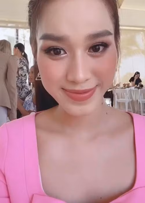 Chân dài gốc Thanh Hóa tỏ ra tràn đầy năng lượng. Ảnh: Instagram Đỗ Thị Hà