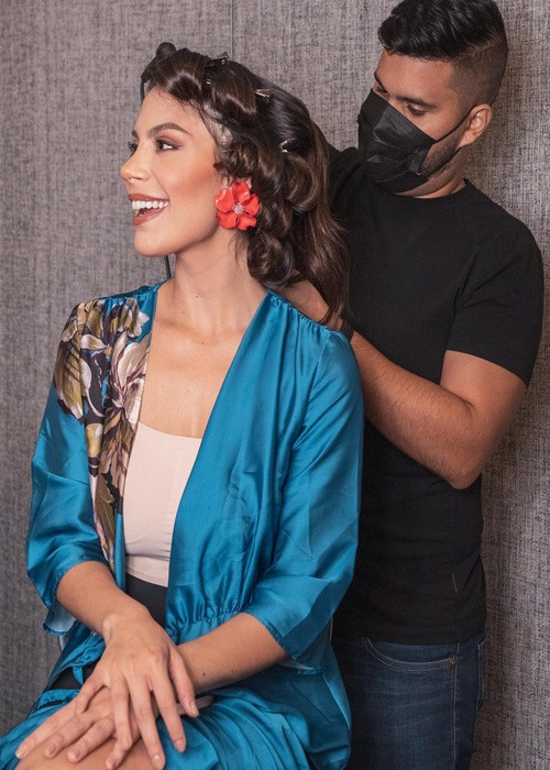 Các hoạt động đầu tiên của Hoa hậu Thế giới 2021 đang diễn ra. Mới đây, ban tổ chức chia sẻ hình ảnh các thí sinh làm tóc, trang điểm để chụp ảnh chân dung. Ảnh: Miss World