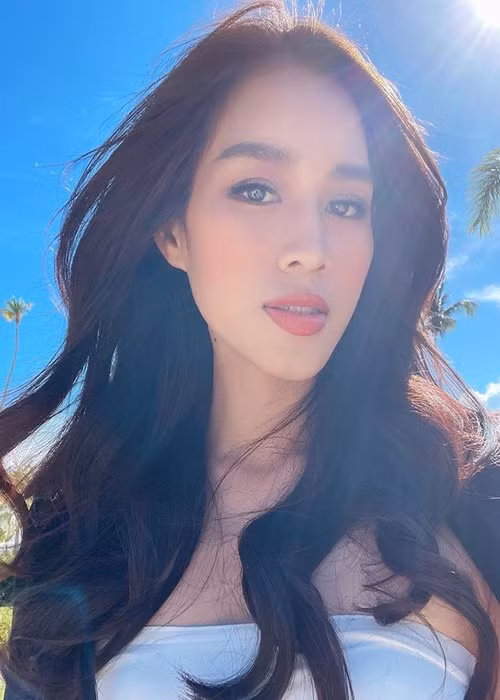 Miss World 2021 - Hoa hậu Thế giới 2021 đang diễn ra ở Puerto Rico. Đại diện Việt Nam - Đỗ Thị Hà vừa cập nhật hình ảnh mới nhất tại cuộc thi. Cô diện áo cúp ngực trắng, quần jean cùng áo khoác đen. Ảnh: Instagram Đỗ Thị Hà