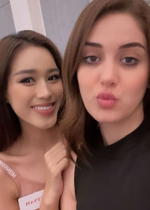 Đại diện Việt Nam rất vui vẻ khi gặp được nhiều người bạn mới. Ảnh: Vietnam Beauties