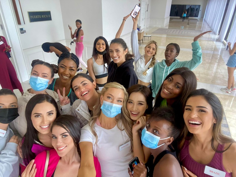 Đỗ Thị Hà chia sẻ, từ khi đến cuộc thi, cô không gặp trở ngại khi giao tiếp với mọi người, các thí sinh rất thân thiện, vui tính. Ảnh: FB Đỗ Thị Hà