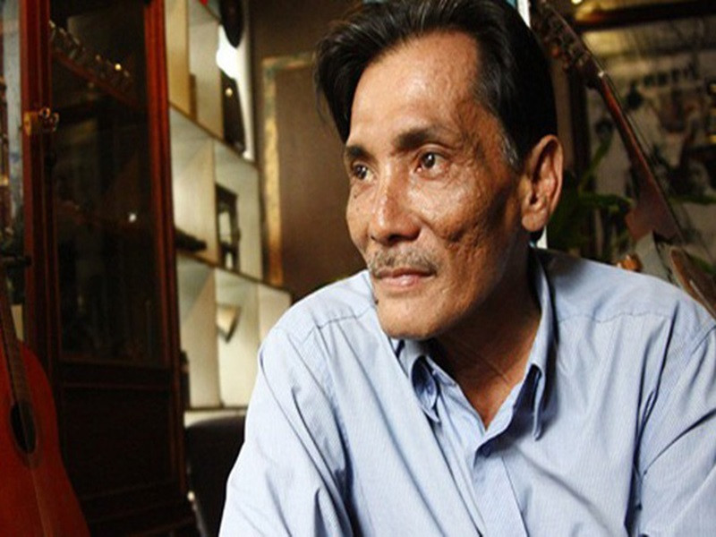 Từ năm 2020, cuộc sống của Thương Tín ngày càng khó khăn. Do ảnh hưởng của dịch bệnh nên ông không có phim nào để đóng. Nhiều lúc Thương Tín chấp nhận đi hát đám cưới ở tỉnh xa, cát sê vài triệu đồng. Ảnh: Dân Việt