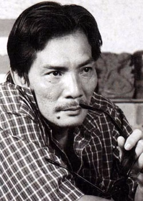 Sau 7 năm chung sống, nữ đại gia rủ Thương Tín vượt biên vì bà bị chồng cũ đe dọa. Cuối cùng, Thương Tín bị lỡ chuyến tàu và chỉ có mình nữ đại gia đi. Không may, con tàu đó gặp nạn và tất cả người trên thuyền đều thiệt mạng. Ảnh: Cảnh sát toàn cầu