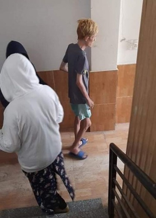 Nam ca sĩ mồ côi bố mẹ. Khi Chí Thành nhập viện, có thím ruột, một người cô và một chị họ thay phiên nhau chăm sóc nam ca sĩ. Ảnh: FB Bạn Chí Thành